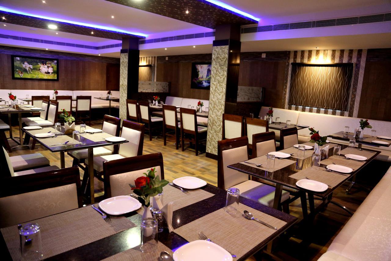 Venky'S Delight Hotel Rajahmundry Exterior photo