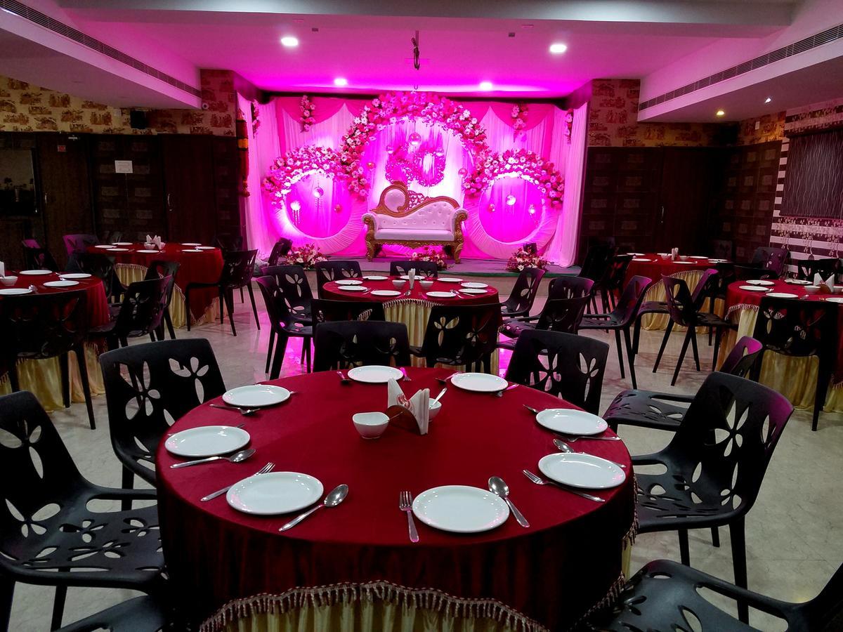 Venky'S Delight Hotel Rajahmundry Exterior photo
